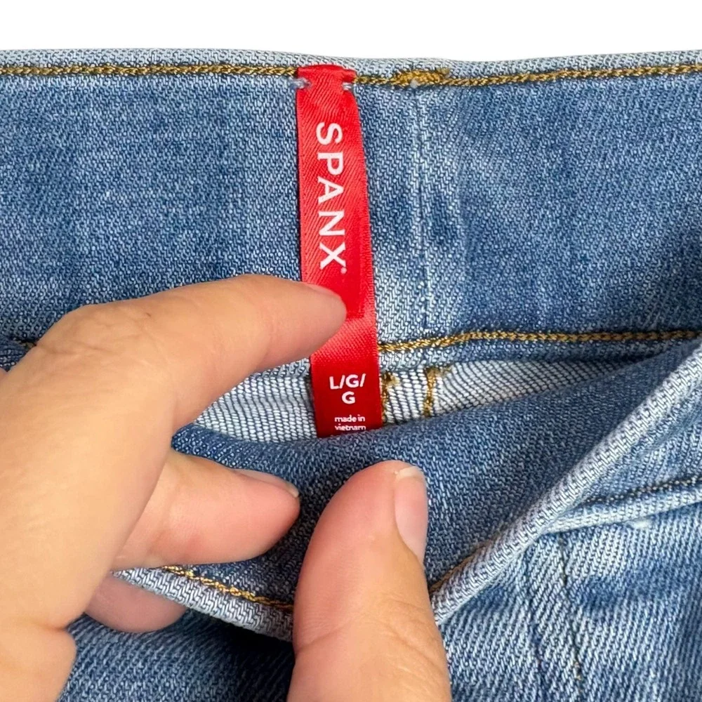 SPANX  Shapewear Stretch Flare Jeans Light‎ Wash High Rise Denim Pants Sz L
